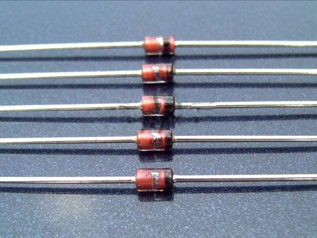 ZD 20V Zenerova dióda BZX85C20 1.3W