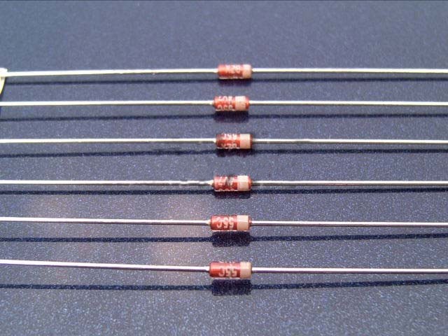 ZD 5V6 0.5W Zenerová dióda 5,6V BZX55C5V6