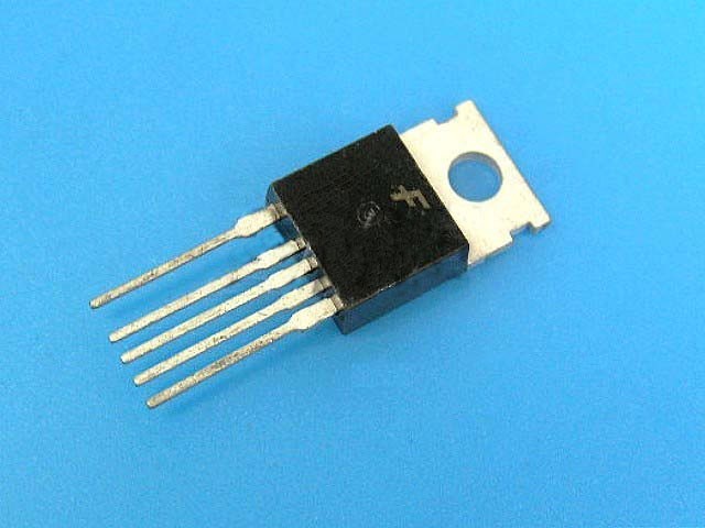 KA5M0765RC Výkonový obvod impulzného zdroja