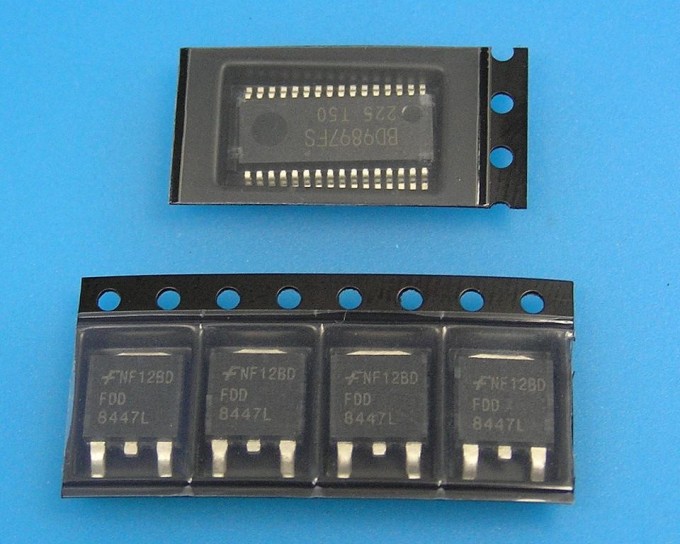 BD9897FS Riadiaci obvod LCD invertoru + 4ks FDD8447L FET tranzistory