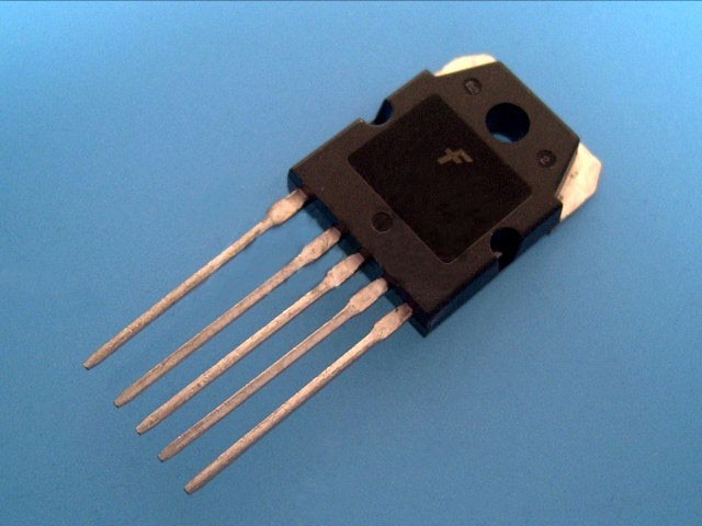 KA1M0680 - Výkonový obvod impulzného zdroja