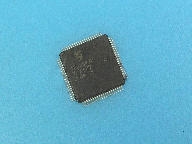 TEA6842H Integrovaný obvod pre autorádiá