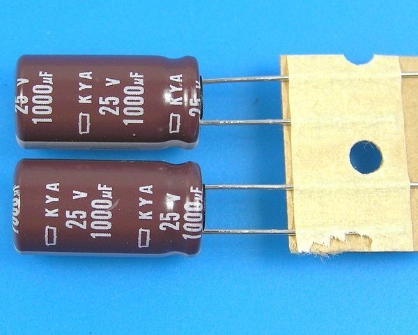 Kondenzátor elektrolytický 1000uF/25V 105°C Nippon KYA
