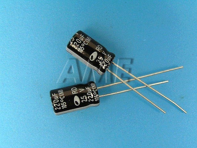 Kondenzátor elektrolytický 220uF/25V - 105°C Samwha RD