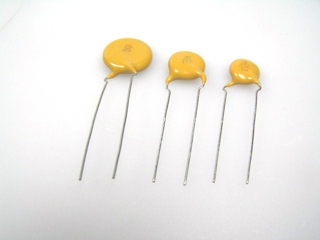 Keramický kondenzátor 1000pF 2000V RM=10mm