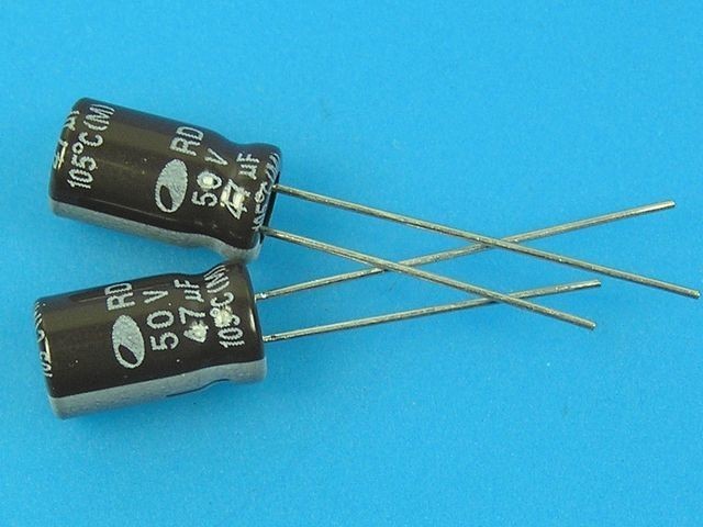 Kondenzátor elektrolytický 47uF/50V - Samwha RD