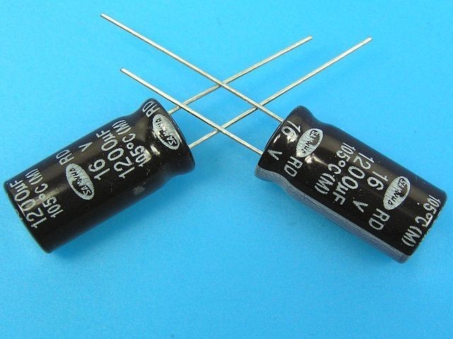 Kondenzátor elektrolytický 1200uF/16V 105°C Samwha RD