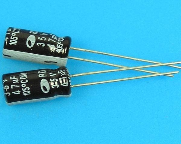 47uF 35V 105°C Samwha RD Elektrolytický Kondenzátor