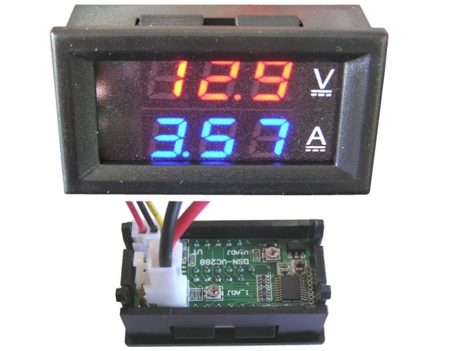 Digitálne panelové meradlo 0-100V, 0-10A, napájanie 5-30V