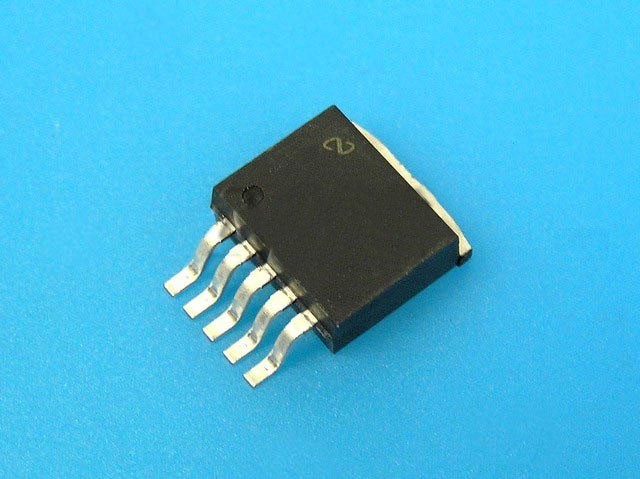 LM2576D2T-5.0V SMD - Výkonný obvod impulzného zdroja 3A