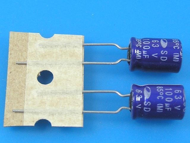 Kondenzátor elektrolytický 100uF/63V Samwha SD