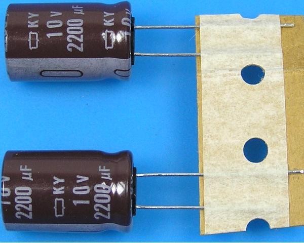 Nippon KY Kondenzátor 2200uF/10V 105°C - Nízka ESR, Dlhá životnosť