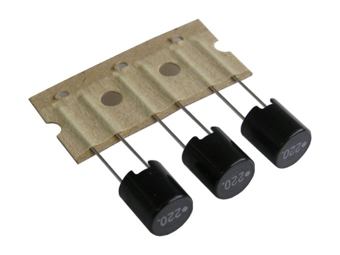 Cievka 22uH 0,06 ohm RM5mm max. trvalý prúd 0,7A