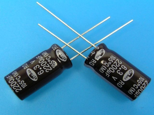 Kondenzátor elektrolytický 2200uF/6,3V 105°C Samwha RD