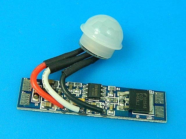 PIR Senzorový Spínač pre LED Osvetlenie do AL Profilov AP01