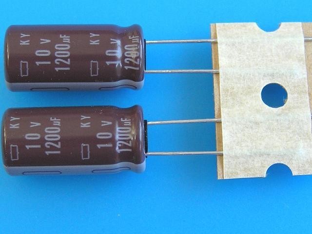 Nippon KY elektrolytický kondenzátor 1200uF/10V - 105°C, nízka impedance