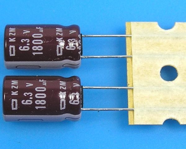 Kondenzátor elektrolytický 1800uF/6,3V 105°C Nippon KZM - nízká ESR, dlouhá životnost