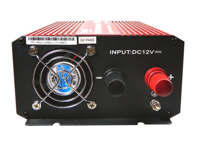 Menic napätia 12V/230V 600W SINUS pre automobily a karavany