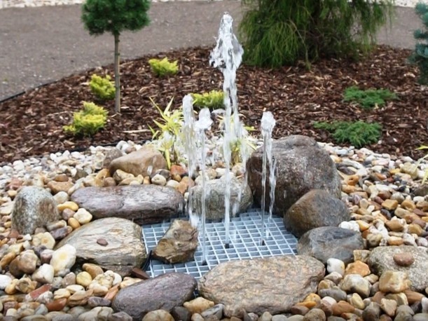 Kompletná záhradná fontána s čerpadlom a LED osvetlením