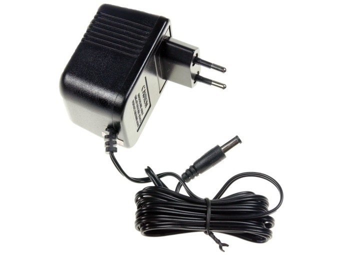 Univerzálny napájač 16V 0.5A s konektorom 5.5 x 2.1 mm