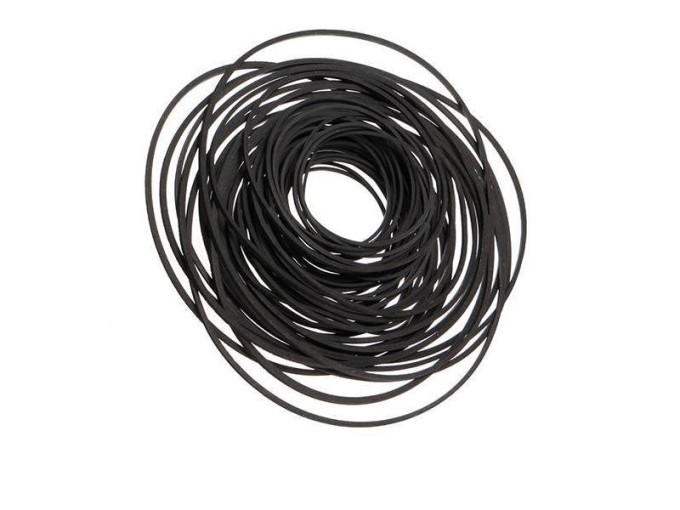 Sada 30 štvorcových remenov pre kazetové magnetofóny