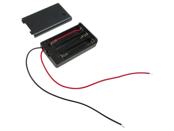 Puzdro na batérie 3x AAA s vypínačom a vývodom vodiča
