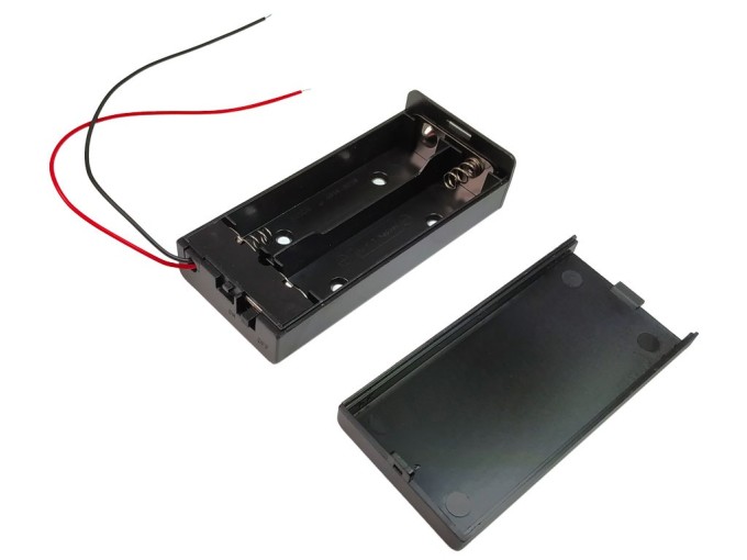 Puzdro na batérie 2x 18650 s vypínačom a vývodom