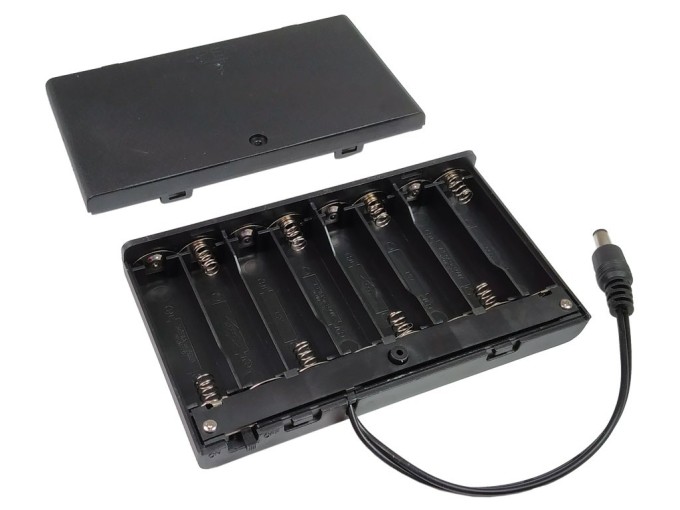 Puzdro na batérie 8x AA s vypínačom a konektorom 5.5 x 2.1mm