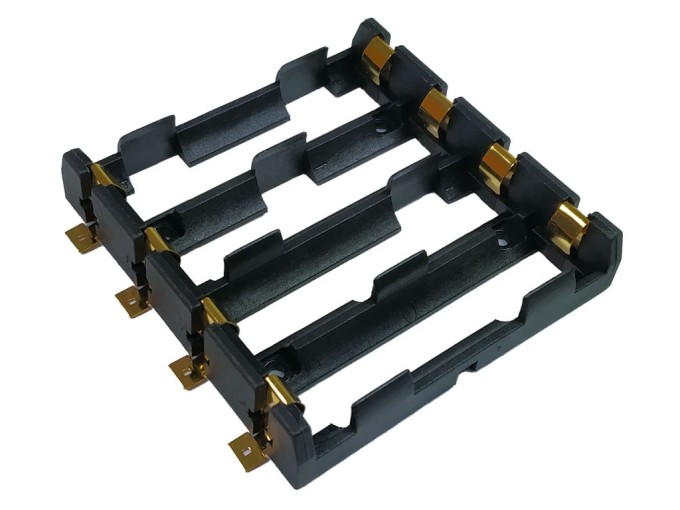 Puzdro na batérie 4x18650 s pozlátenými vývodmi