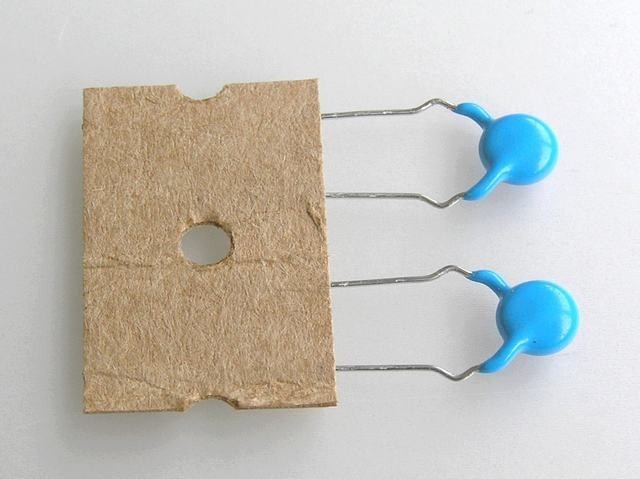 Keramický kondenzátor 12pF 3000V