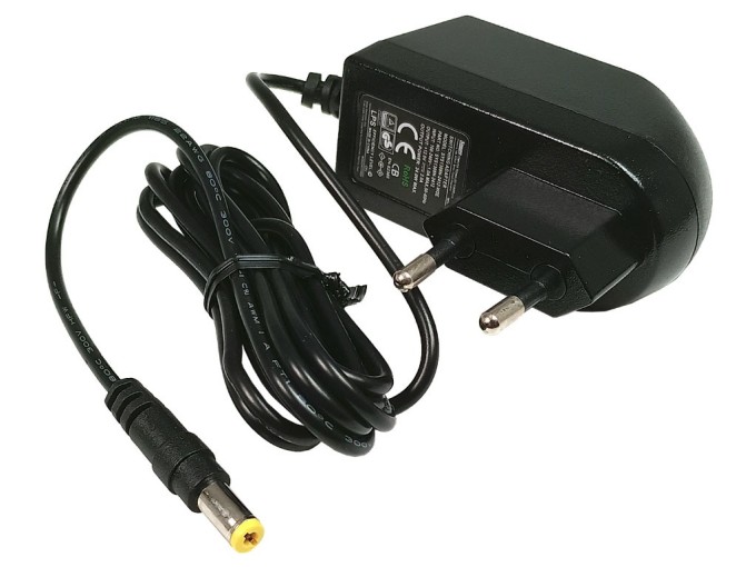 Univerzálny impulzný napájač 12V / 2.0A s konektorom 5.5x2.1mm