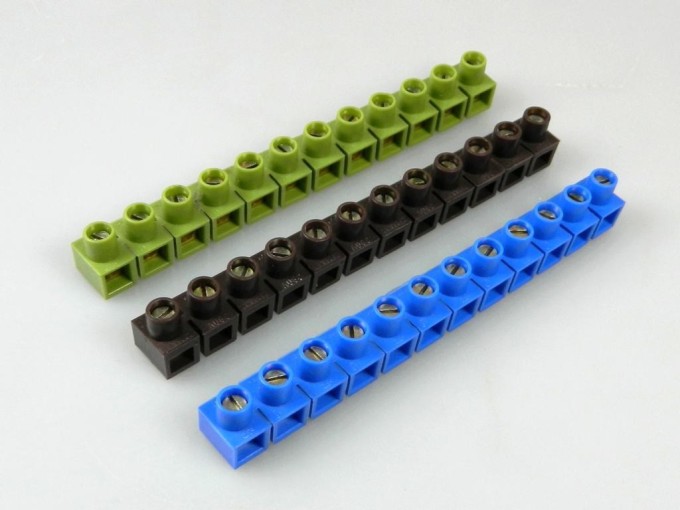 Svorkovnica radová 12 pin čierna