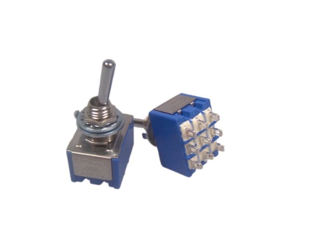 Dvojsmerový prepínač ON/OFF 6A / 125V AC