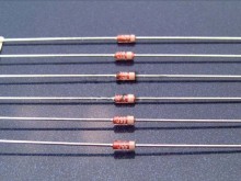 Zenerova dióda 11V 0.5W BZX55C11