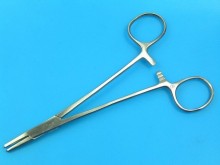 Chirurgický pean 140mm plochý so zúbkami