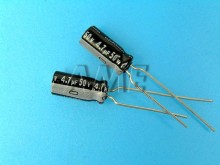 4,7uF/50V elektrolytický kondenzátor Nichicon VZ