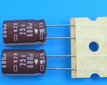 680uF/25V Nippon KZM Elektrolytický Kondenzátor - Nízka Impedance, Dlhá životnosť